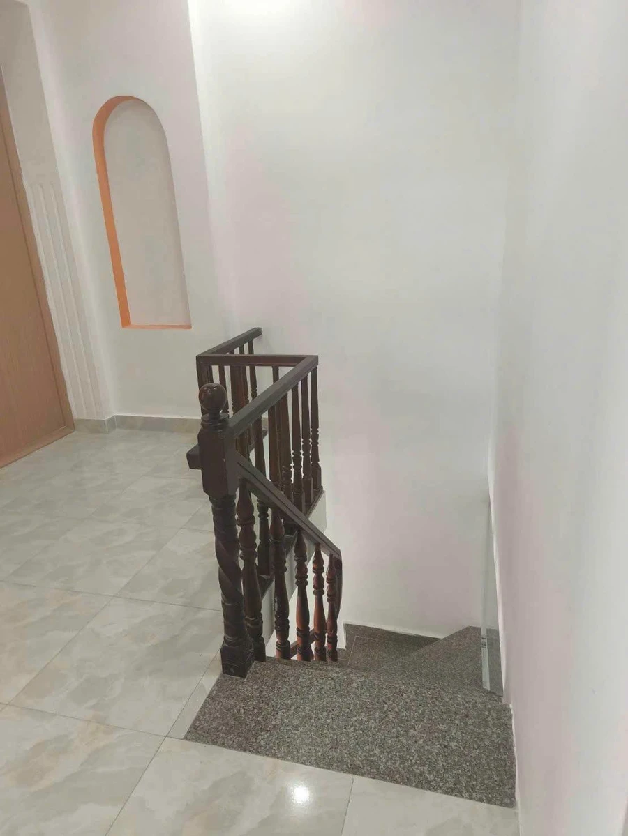 Bán nhà gác suốt 4x10m, 2PN 2WC, hẻm xe hơi, Hóc Môn giá 1,95 tỷ - Ảnh thu nhỏ 4