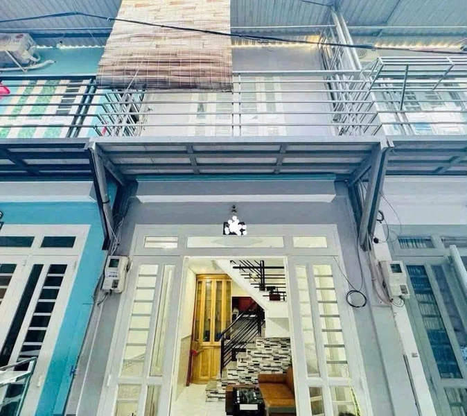 Bán nhà 1 trệt 1 lầu 2PN 2WC giá 1 tỷ 240 triệu gần Cao Đẳng Điện Lực, Quận 12