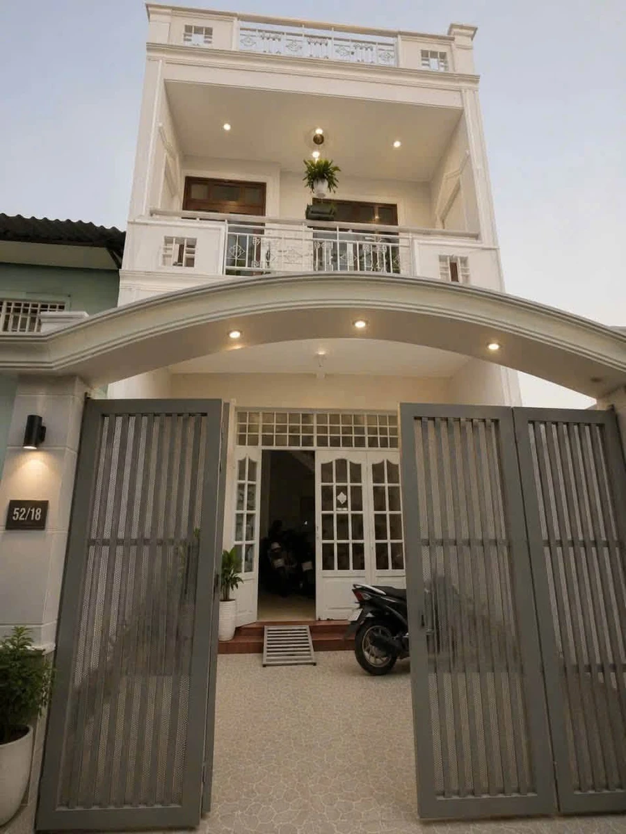 Bán nhà căn hộ dịch vụ 8PN, 100m2, hẻm 3m Quận 4, giá 8,5 tỷ - Ảnh 1