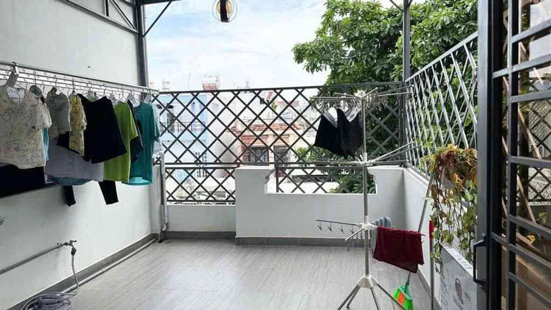 Bán nhà hẻm xe hơi 3 tầng 40m² full nội thất gần Công viên Làng Hoa, Gò Vấp, giá 5 tỷ nhỉnh