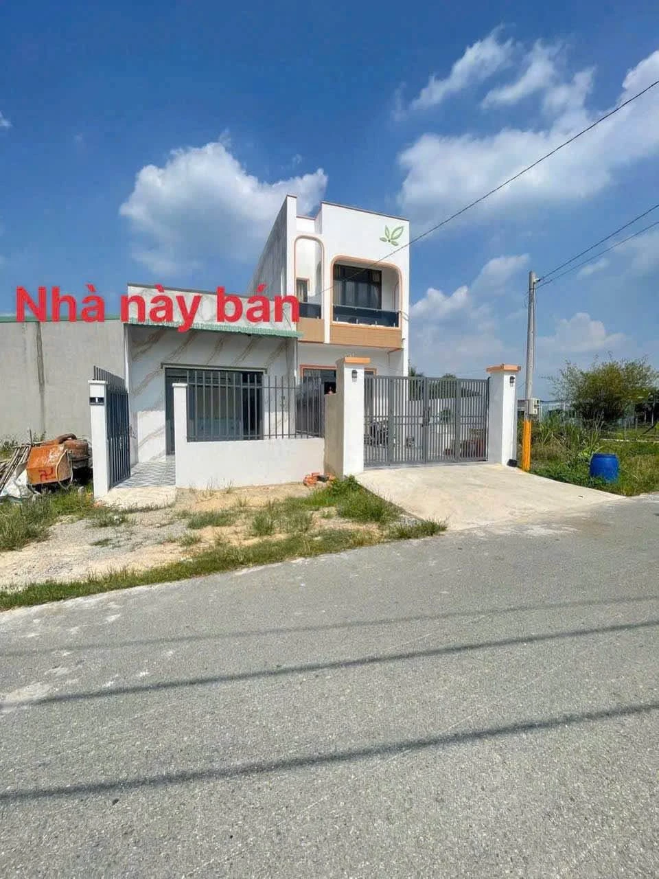 Bán nhà mới xây 5x20m, 2 phòng ngủ, đường Tỉnh lộ 7, giá 1,8 tỷ - Ảnh 1