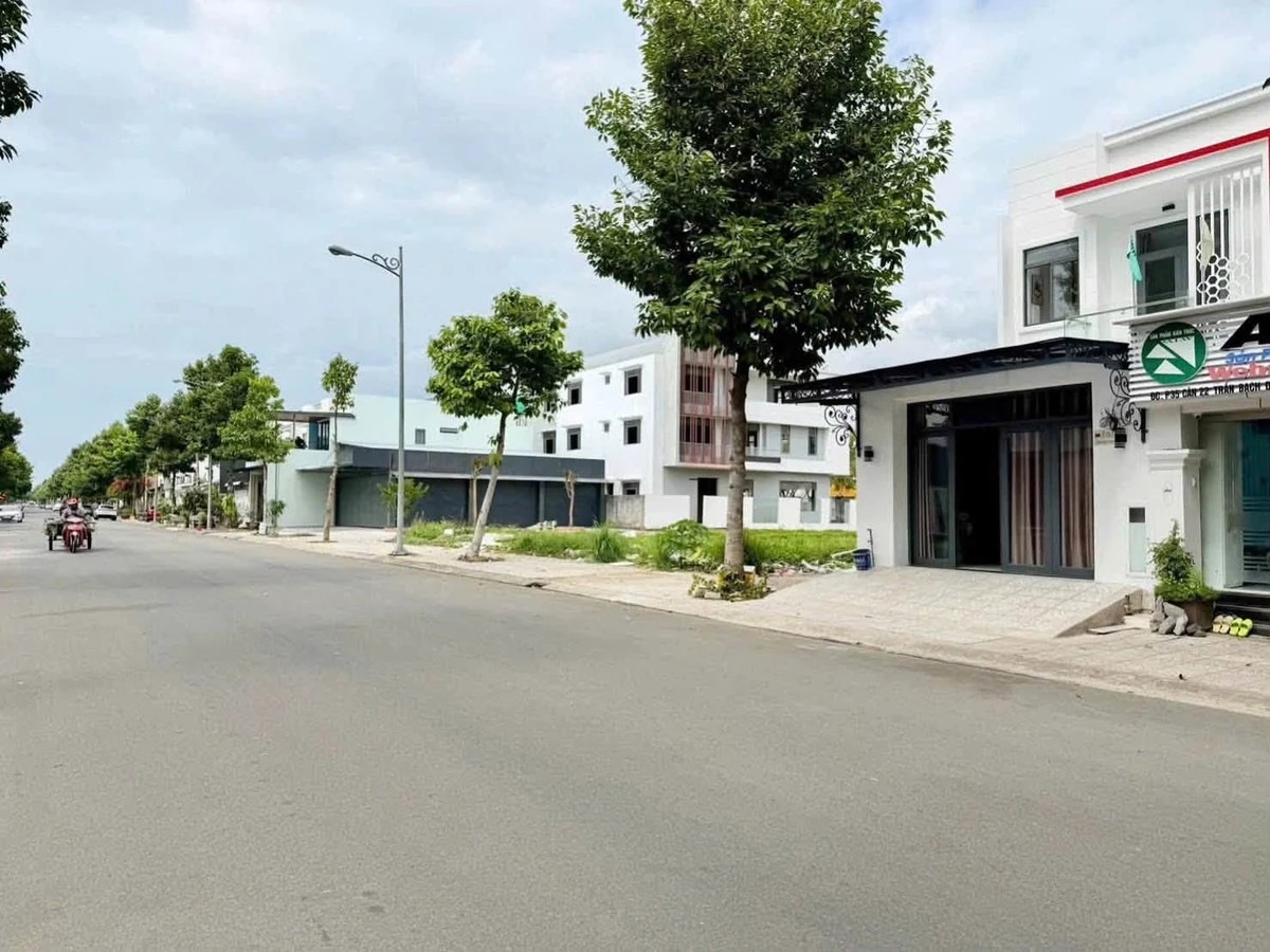 Bán nhà mặt tiền 1 trệt 1 lầu 5x18m, 3PN full nội thất, đường Trần Bạch Đằng, KĐT Phú Cường, Rạch Giá - Ảnh 1
