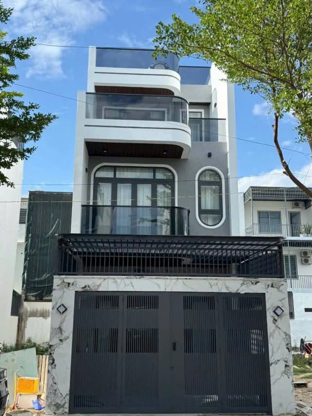 Bán nhà 3 tầng 1 tum 100m2 đường số 47 KĐT Mỹ Gia Thái Xuân, Nha Trang giá 8,5 tỷ - Ảnh 1