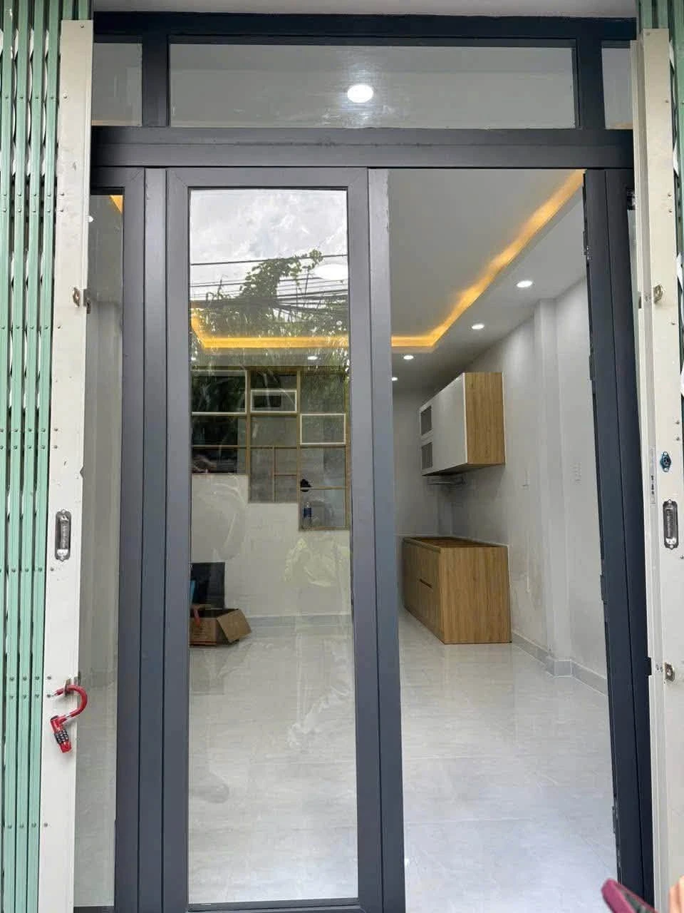 Bán nhà 3 tầng hẻm Man Thiện, 70m² sử dụng, giá 2,4 tỷ, Thủ Đức - Ảnh 1