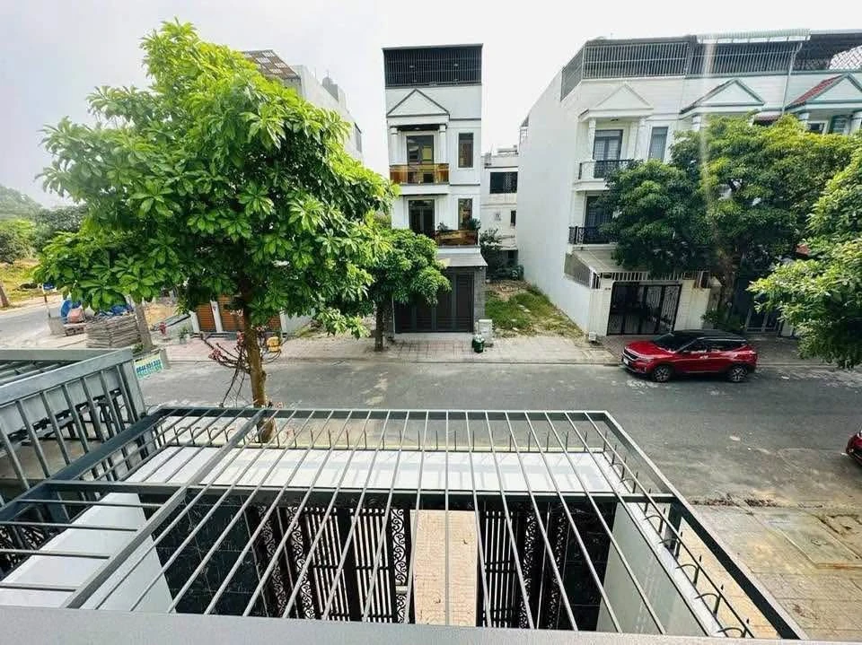 Bán nhà mới 100% mặt tiền đường D4 KDC Phúc Đạt, 100m², 4PN, giá 6,9 tỷ, Bình Dương - Ảnh 1
