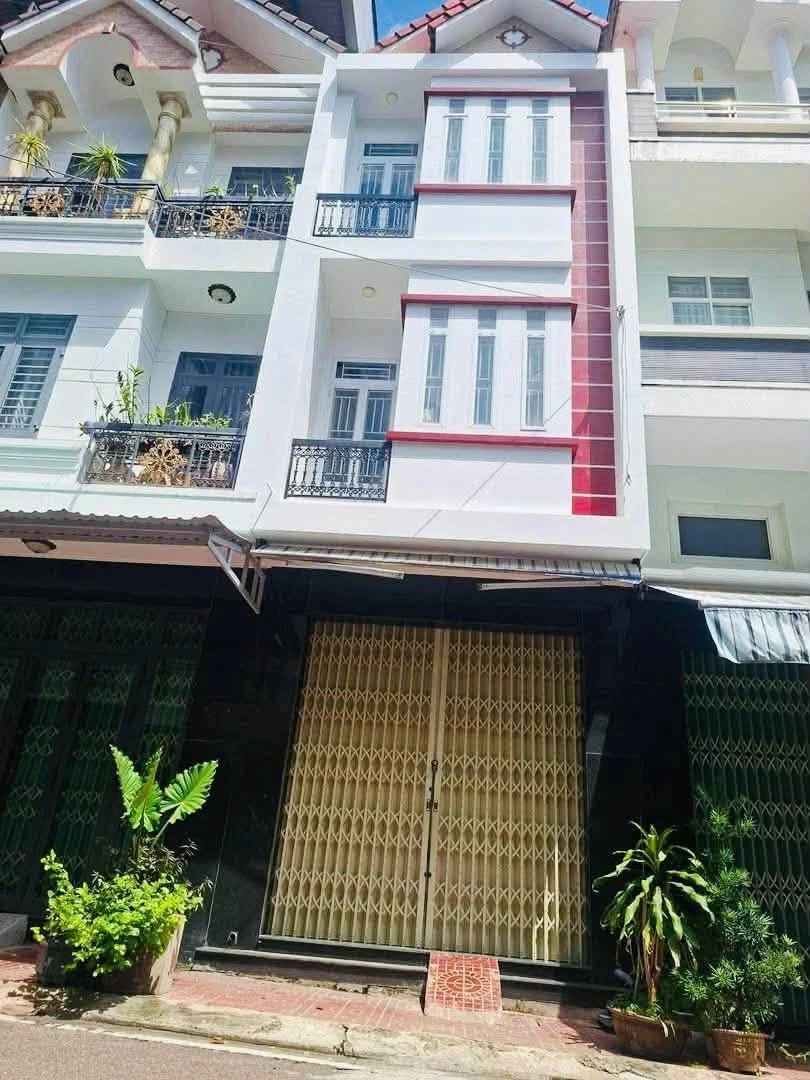 Bán nhà 3 tầng mặt tiền 40m² Nguyễn Hòa Quy Nhơn 3,95 tỷ - Ảnh thu nhỏ 2