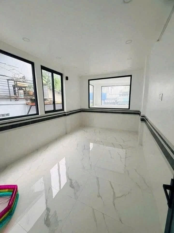 Cho thuê nhà mặt tiền 4x17m Vĩnh Khánh Quận 4, 30tr/tháng - Ảnh 1