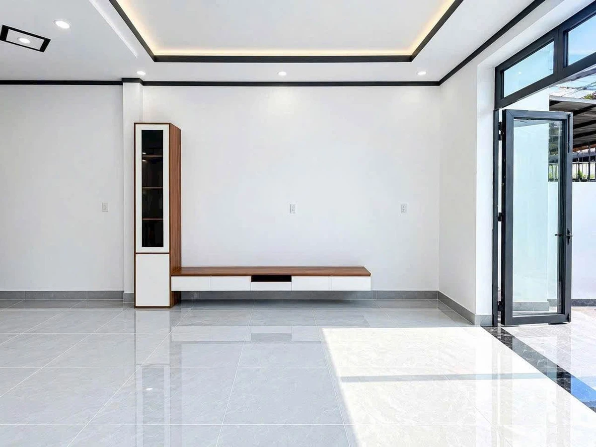 Bán nhà 1 trệt 1 lầu 105m² 3PN ngã ba Đèn Vàng Quận 1 - Ảnh thu nhỏ 5
