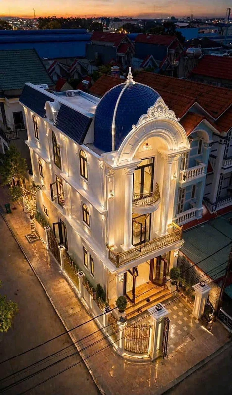 Nhà phố góc 2 mặt tiền 100m2, 5PN ở Thị xã Thuận An
