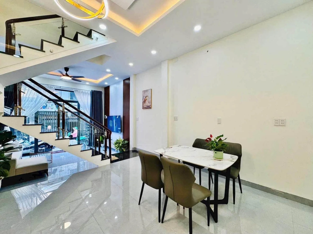Bán nhà 5 tầng 5 phòng ngủ đường D Quận 7, 7 tỷ - Ảnh thu nhỏ 3