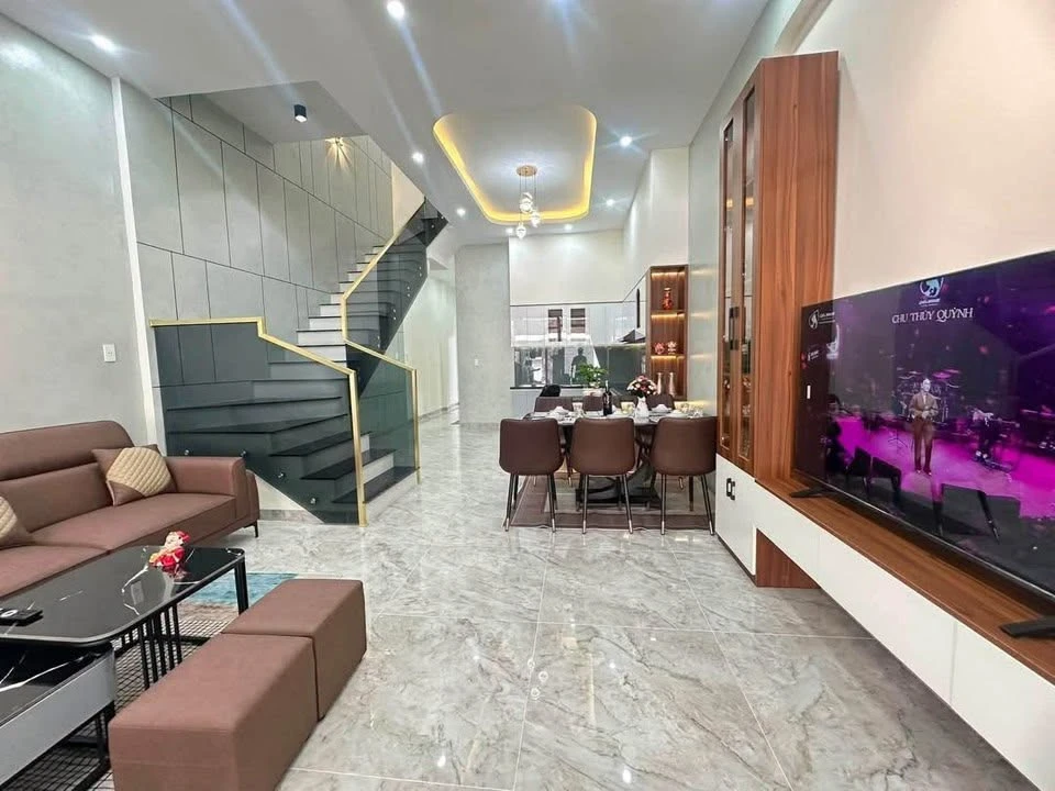 Bán nhà 2 mê, 3 phòng ngủ, 125m² Quang Trung, Quận 1 - Ảnh 1