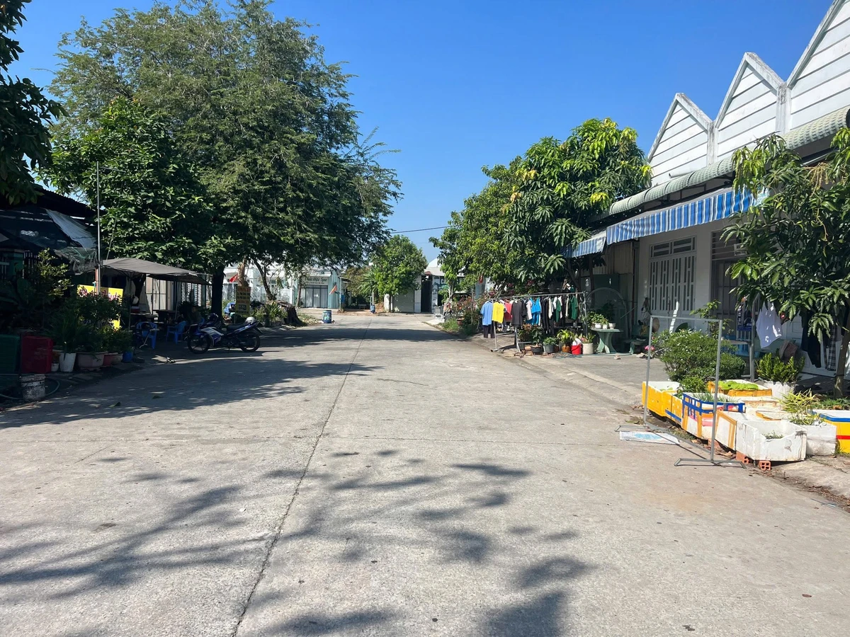 Bán dãy trọ 10 phòng, 2 ki-ốt 300m² gần KCN Mỹ Phước 3 - Ảnh thu nhỏ 3