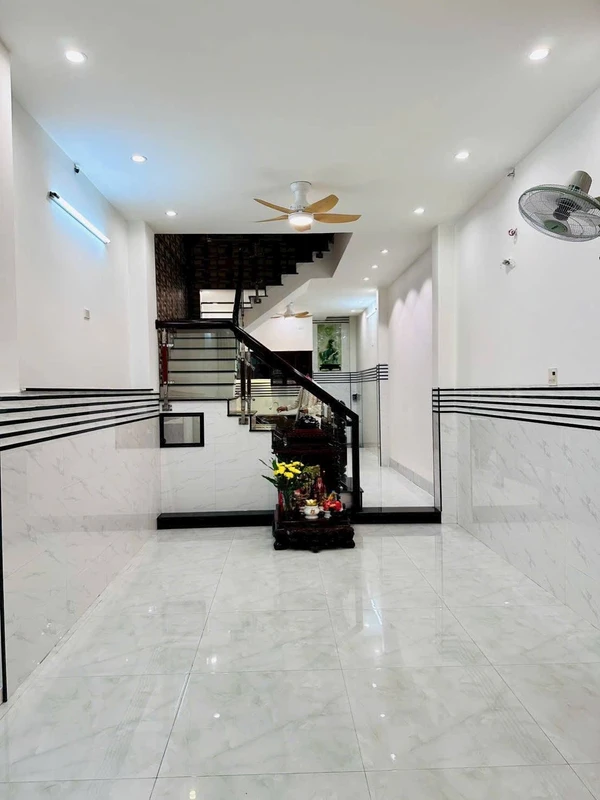 Nhà 3 tầng mặt tiền Xuân Thuỷ 52m2, 3 phòng ngủ - 4 tỷ 320