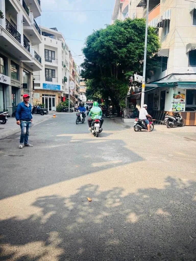 Bán nhà phố 5 tầng thang máy 10PN 120m2 Hoa Cau Phú Nhuận 14 tỷ - Ảnh 1