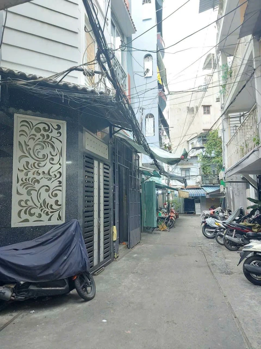 Bán nhà phố 54m² mặt tiền 5m Võ Văn Kiệt Quận 1, 8 tỷ - Ảnh 1