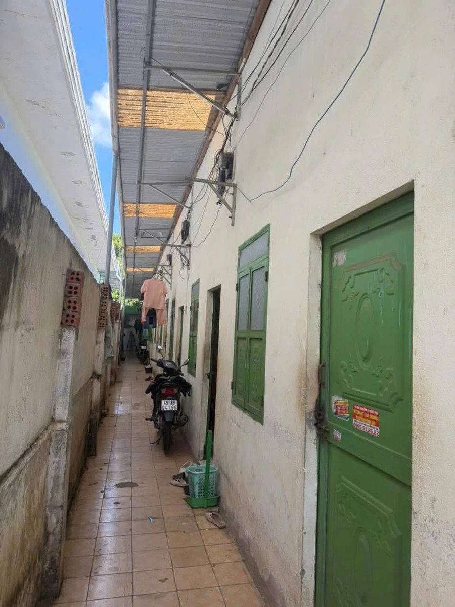 Bán dãy 11 phòng trọ đầu hẻm Y Wang, 216m², 4,5 tỷ - Ảnh 1