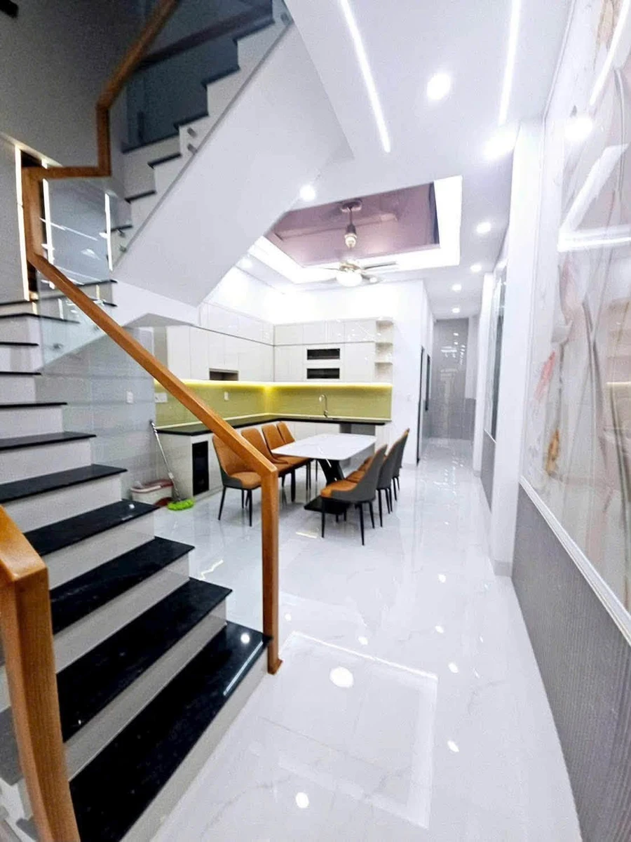 Bán nhà 1 trệt 2 lầu 100m² Đông Hòa 6.85 tỷ - Ảnh thu nhỏ 3