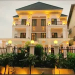 Cho thuê biệt thự 6PN hồ bơi, 248m2, Quận 7 - Ảnh thu nhỏ 1