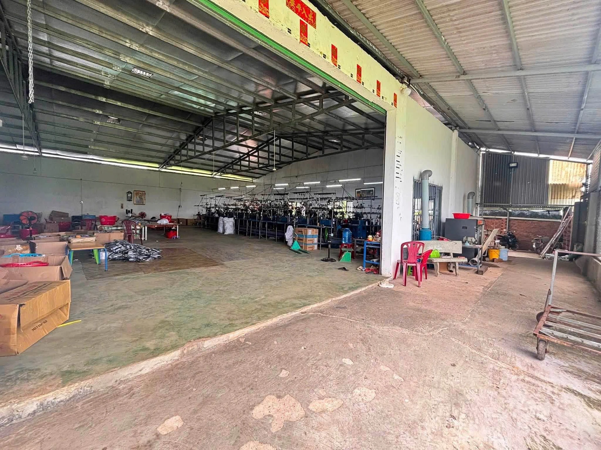Bán nhà xưởng 700m² + nhà cấp 4 100m², Trảng Bom, Đồng Nai, 2.2 tỷ - Ảnh 1