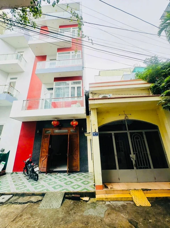 Bán nhà 4 tầng trung tâm Nha Trang, gần Lê Thánh Tôn, hẻm ô tô, giá 11 tỷ