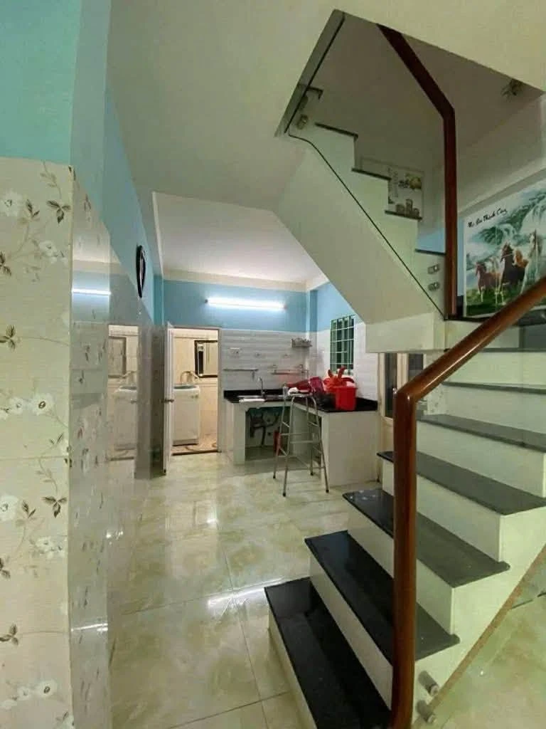 Bán nhà 2 tầng hoàn công 48m2 đường Trường Sa giáp Quận 1 - Ảnh thu nhỏ 3
