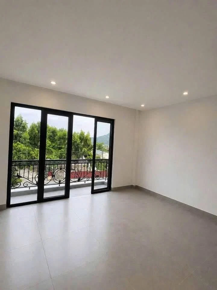 Bán nhà 5 tầng gần chợ Hồng Hà, Cột 8, Hạ Long, 100m2, từ 4,3 tỷ - Ảnh thu nhỏ 4