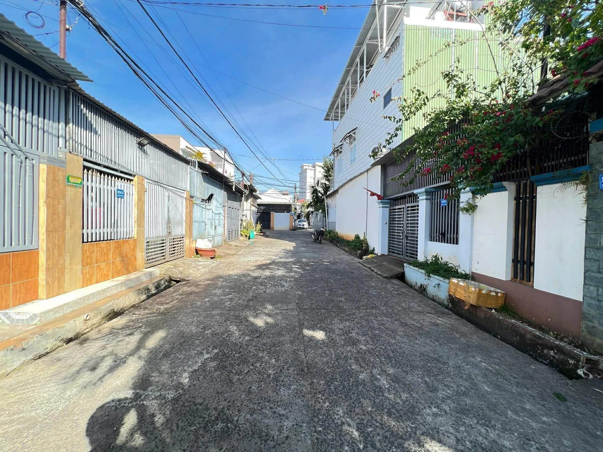 Bán nhà cấp 4 hẻm 102/84 Nguyễn Tất Thành, Phường Tân Lập, Buôn Ma Thuột, 95m2, 3,75 tỷ - Ảnh thu nhỏ 3