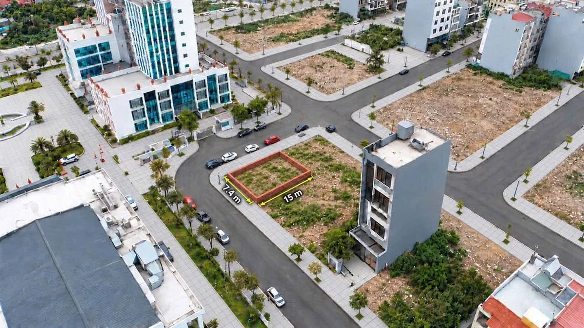 Bán lô góc 111m2 mặt tiền Lê Hồng Phong 13,65 tỷ - Ảnh 1