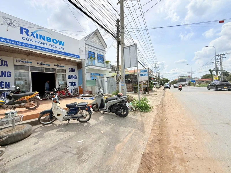 Cho thuê nhà mặt tiền đường Nguyễn Văn Siêu, 145m², 3 phòng ngủ, Bến Lức