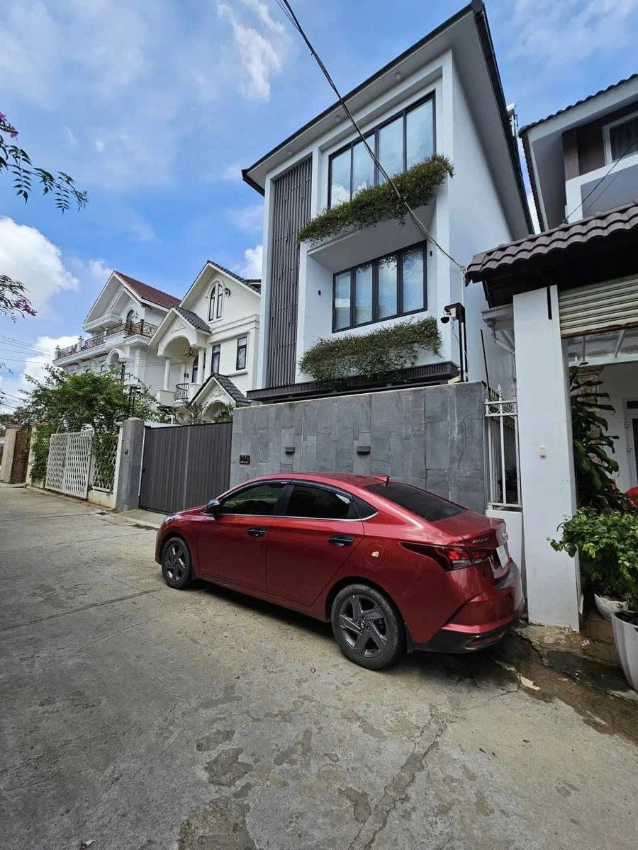 Bán nhà 235,7m² 3 tầng đường Nguyễn An Ninh, Đà Lạt giá 15,3 tỷ - Ảnh 1