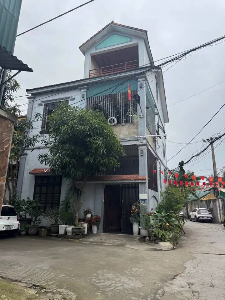 Bán nhà 3 tầng 4PN 137.5m² mặt tiền 8m đường Tôn Thất Tùng - Ảnh 1