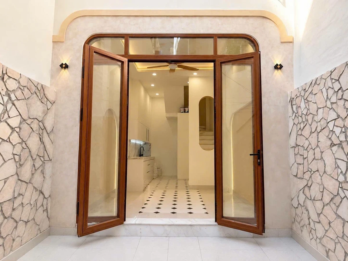 Bán nhà 1 trệt 2 lầu 33m2, 2PN 3WC, trục Hoàng Diệu Quận 4, giá 5,59 tỷ - Ảnh 1