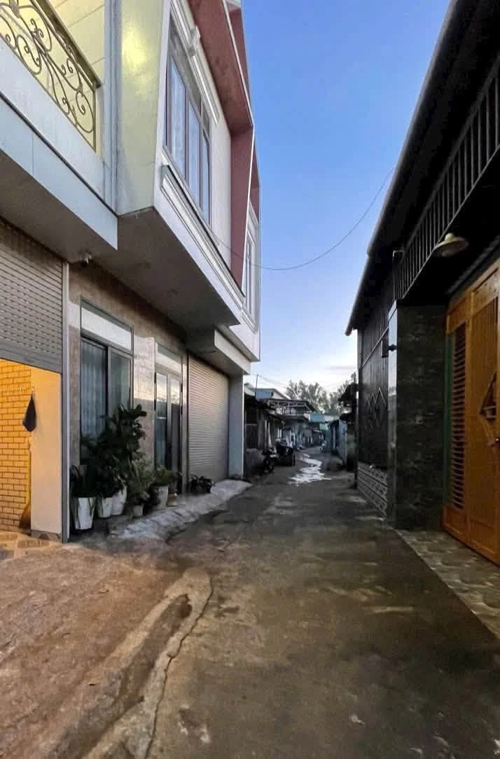 Bán nhà hiện đại 3PN 100m² Pleiku Gia Lai, 1 tỷ 790 triệu - Ảnh 1