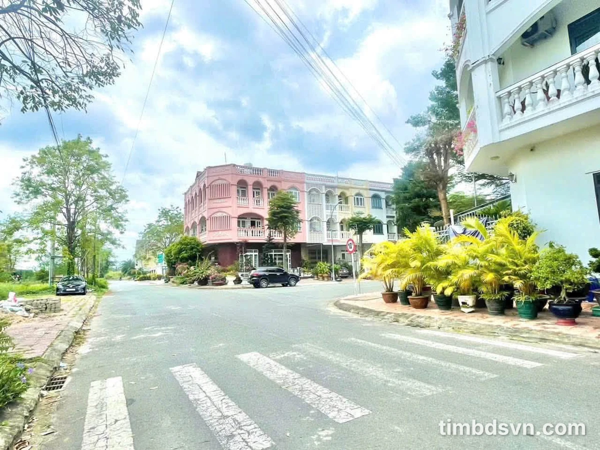 Bán nhà 1 trệt 2 lầu 82m² view công viên Cần Thơ - Ảnh thu nhỏ 2
