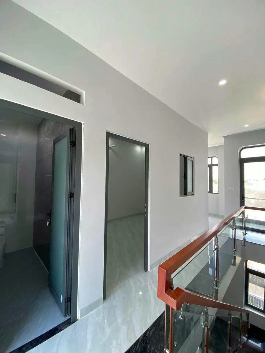 Bán nhà 1 trệt 2 lầu 68m² gần chợ Dĩ An, giá 4 tỷ - Ảnh thu nhỏ 4
