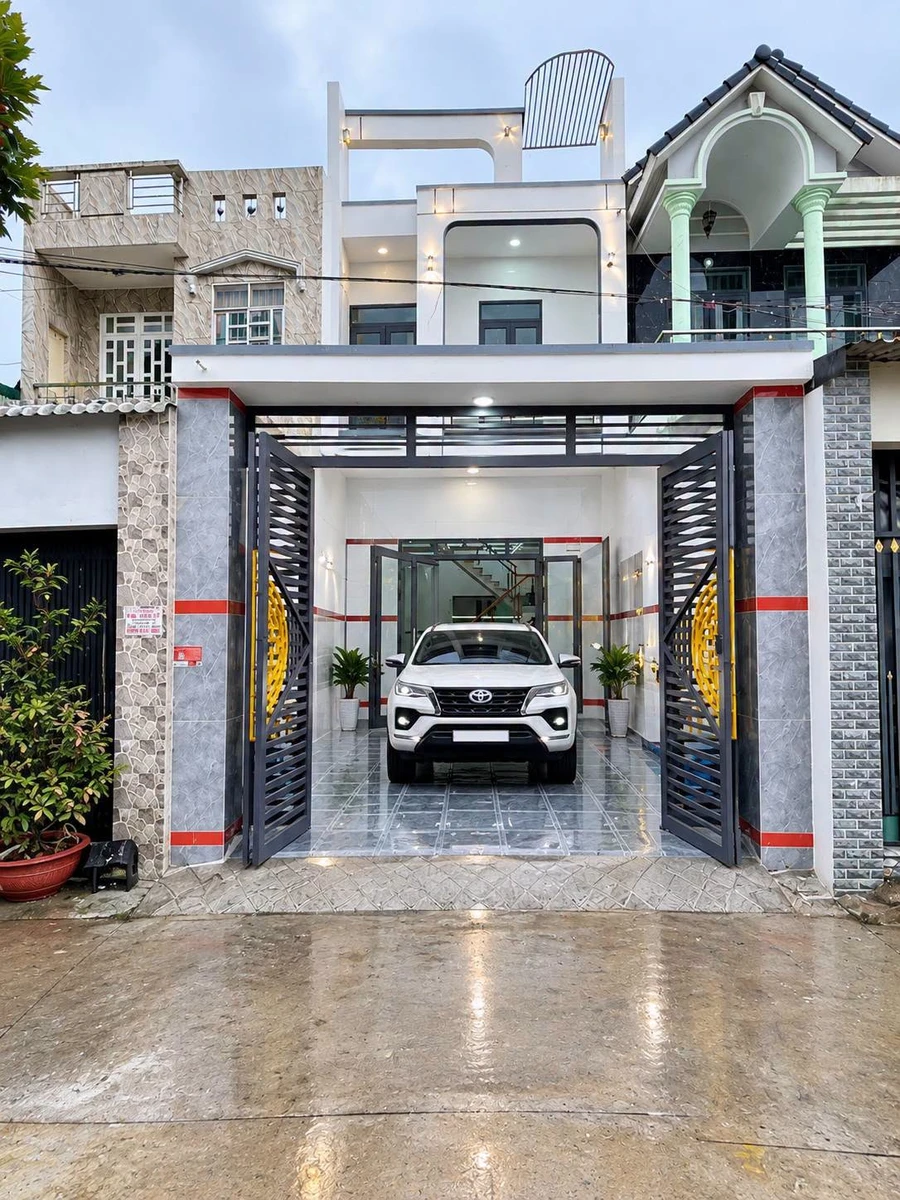 Bán nhà 1 trệt 1 lầu 4PN, 100m², sân xe hơi, giá 2,88 tỷ tại Khánh Bình, Tân Uyên - Ảnh 1