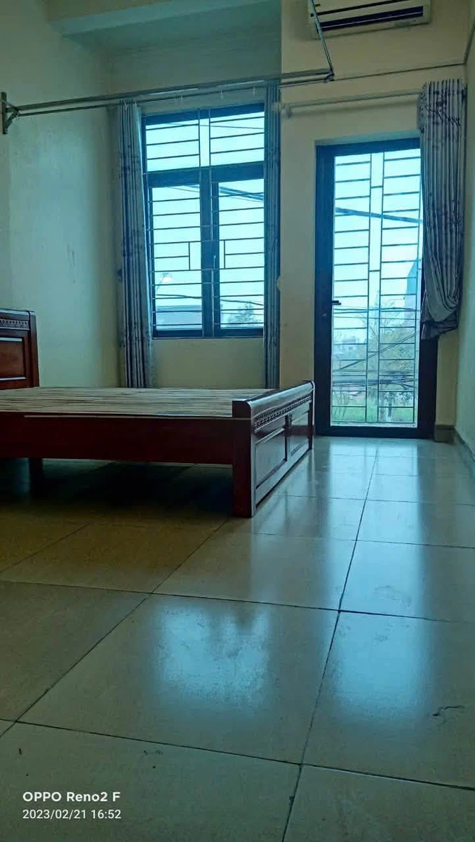 Bán nhà 3 tầng mặt phố Nguyễn Văn Cừ, 55m², 4PN - Ảnh thu nhỏ 2