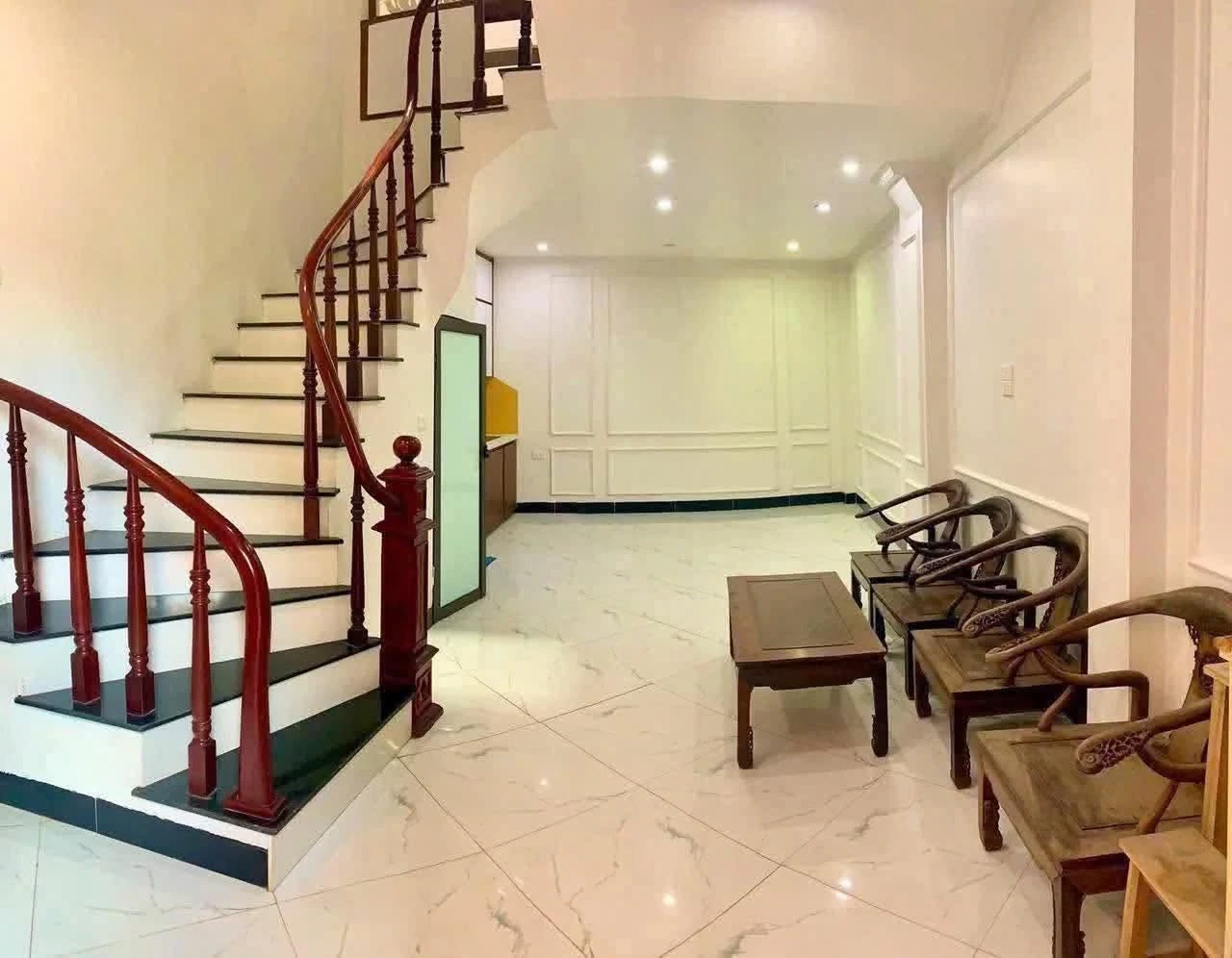 Cho thuê nhà nguyên căn 4 tầng 40m², 4PN Di Trạch 8,5 triệu/tháng - Ảnh 1