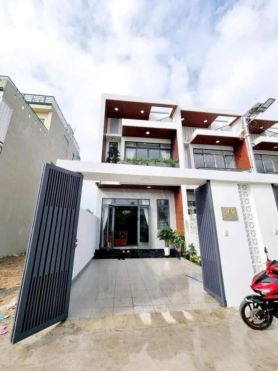 Bán nhà 150m2 giá 700 triệu Phước Tân - Ảnh 1