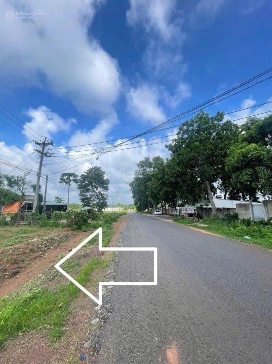 Kẹt tiền bán gấp 400m2 (10x40m), thổ cư 100m2, kế bên Khu công nghiệp Becamex, dân cư đông - Ảnh 1