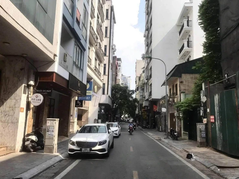 Bán nhà mặt phố Bùi Thị Xuân 120m² 11 tầng 105 tỷ