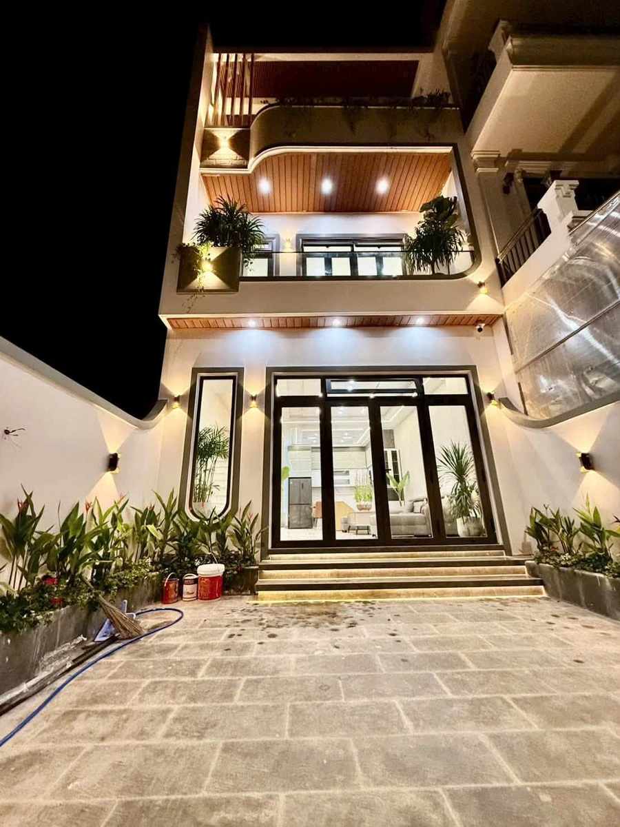 Bán nhà mặt tiền đường Cổ Loa, Đà Lạt, 73m², 5 phòng ngủ, full nội thất, giá 8,9 tỷ - Ảnh 1