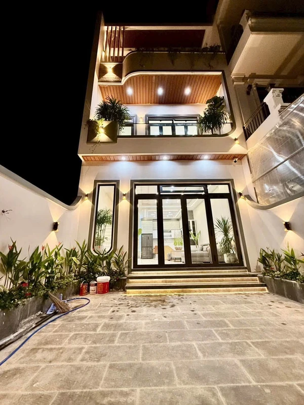 Bán nhà mặt tiền đường Cổ Loa, Đà Lạt, 73m², 5 phòng ngủ, full nội thất, giá 8,9 tỷ