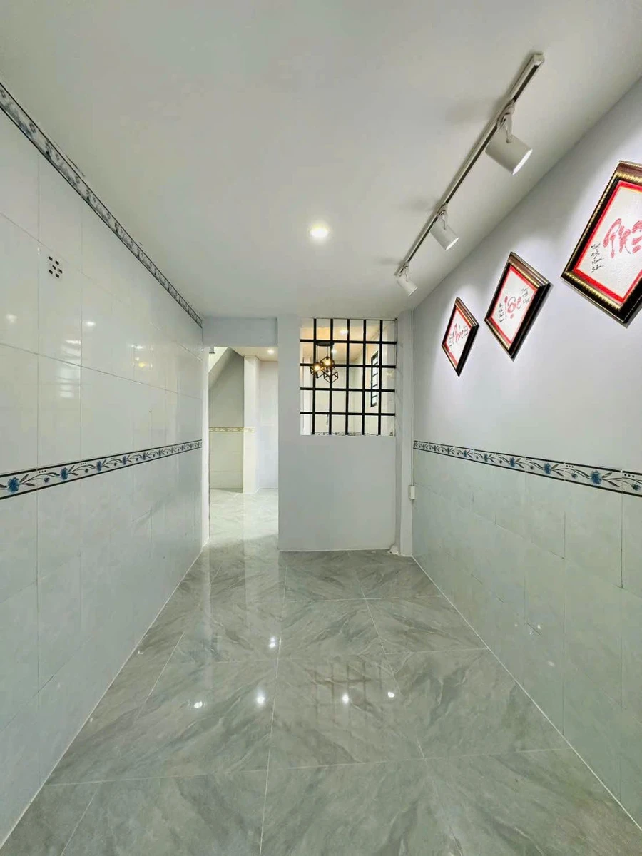 Nhà Thủ Đức 40m² 1 trệt 2 lầu 4PN sổ riêng 2.7 tỷ - Ảnh thu nhỏ 2