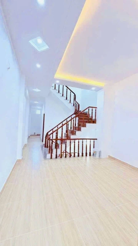 Bán nhà mặt tiền 3 tầng 64m² 4PN đường Phạm Hữu Lầu, trung tâm Dĩ An, Bình Dương