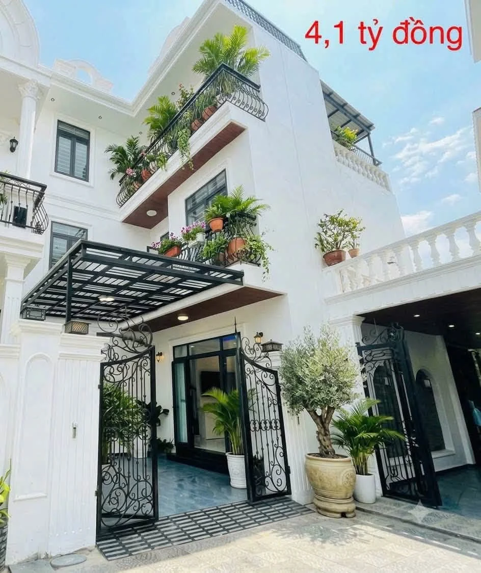 Nhà 3 tầng full nội thất 100m², 4 phòng ngủ ở Huế - Ảnh 1