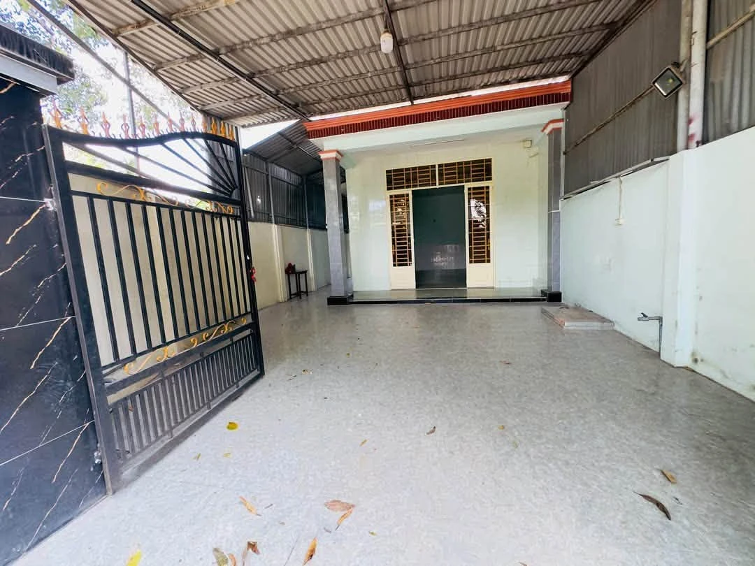 Bán nhà mặt tiền 180 m2 3 phòng Thủ Dầu Một Bình Dương - Ảnh thu nhỏ 2