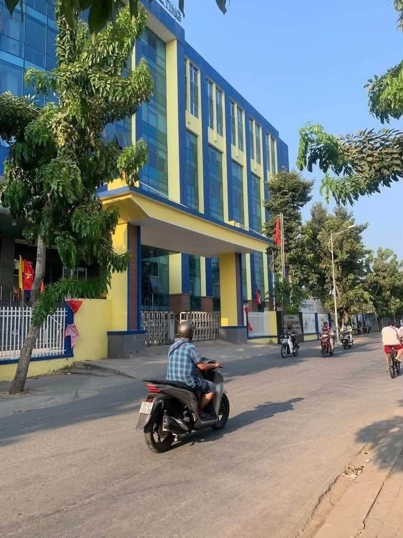 Bán nhà 3 tầng 39m² 4PN đường Nguyễn Thị Xiếu, Quận 7, giá 3,5 tỷ - Ảnh thu nhỏ 2