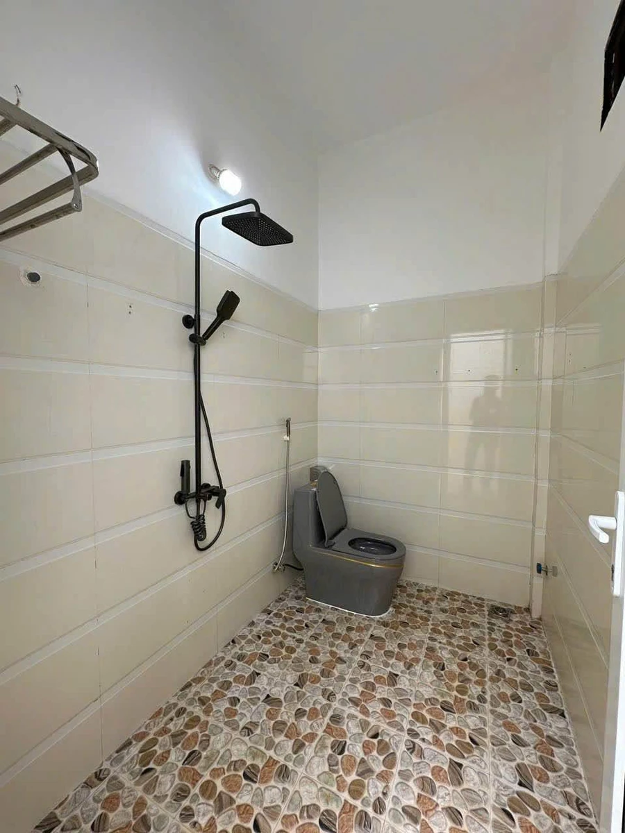 Bán nhà 2 mặt tiền 60m² gần sân bóng Buôn Ma Thuột - Ảnh thu nhỏ 3