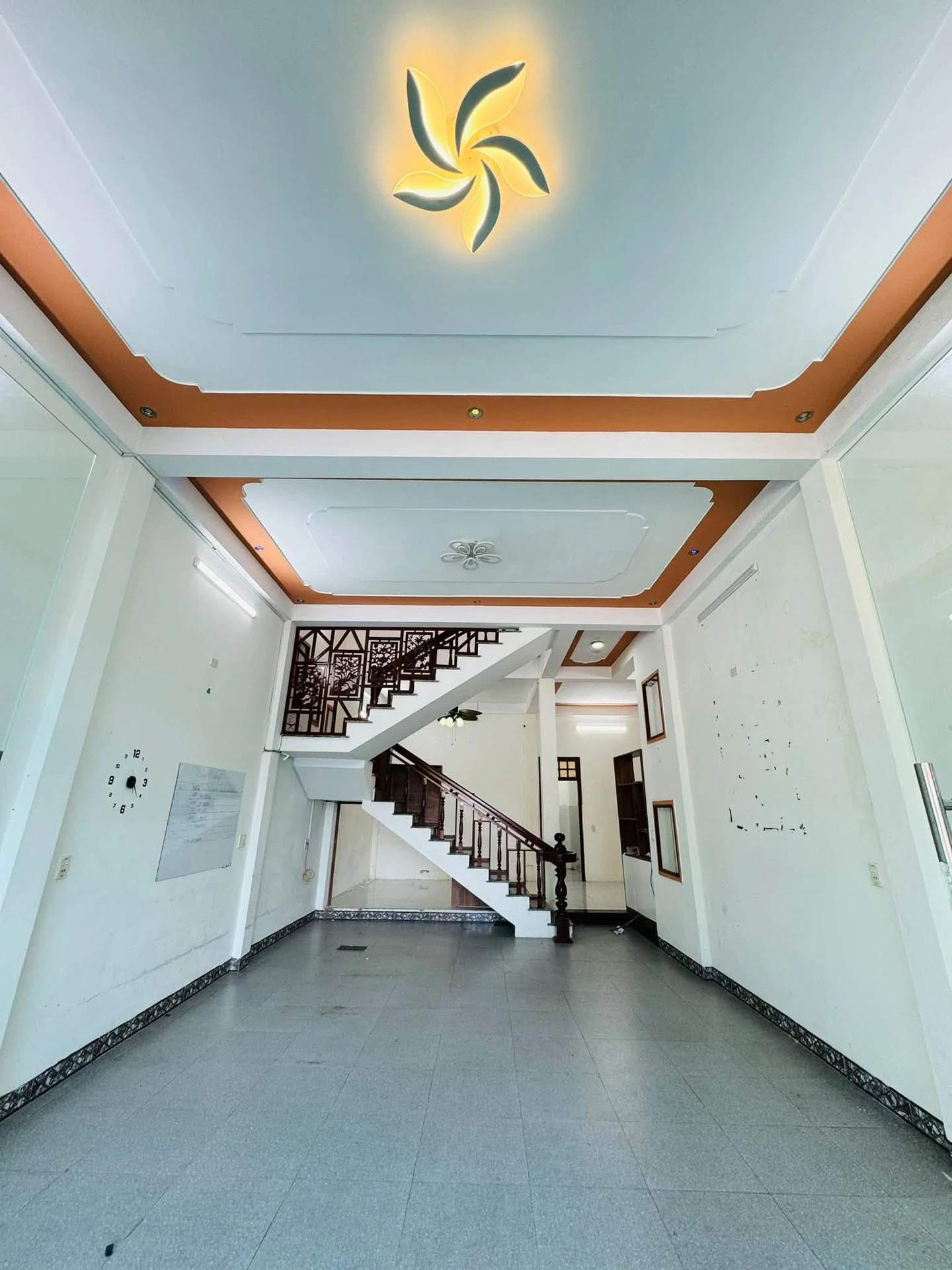 Bán nhà 2 tầng mặt tiền đường Nguyễn Chánh, 97m2, 3 phòng ngủ, Quảng Ngãi - Ảnh 1